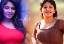 படிக்கட்டில் படுத்துகொண்டு Pose கொடுத்த அஞ்சலி…!