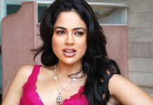 ஒட்டு துணி இல்லாமல் BEDSHEET மட்டும் அணிந்து போஸ் கொடுத்த சமீரா ரெட்டி..!!