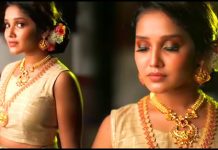 “குட்டியான T-shirt, Tight – ஆன ஜீன்ஸ் பேண்ட்” – இடுப்பு கவர்ச்சி என எல்லோரையும் மிரள வைத்த அனிகா !