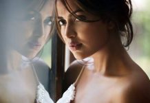 பிகினியில் அமலாபால் – தொட்டு விளையாடும் ஆண் நண்பர் – வைரல் வீடியோ !