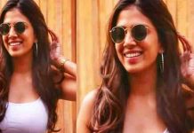 பால்கனியில் நின்று போஸ் கொடுத்த மாளவிகா மோகனன் !