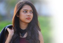 கடற்கரையில் வரும் அலையை விட செம்ம கூலாக இருக்கும் வர்ஷா பொல்லாமா !