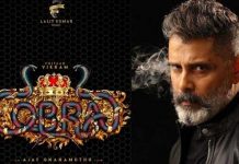 பரட்ட தல, கையில் பெரிய டாட்டூ, கிட்டார் பேக்.. ரஷ்யாவில் ஸ்டைலாக இருக்கும் கோப்ரா விக்ரம் புகைப்படம்!!