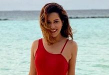 கடலில் மிகவும் வித்தியாசமான உடையில் பிக் பாஸ் ரைசா..!! இப்படியும் ஒரு உடையா?