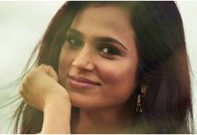 பட வாய்ப்பு இல்லனா என்ன, வேறு வழியில் லட்ச லட்சமாய் சம்பாதிக்கும் ரம்யா பாண்டியன்.. எல்லாம் பிக்பாஸ் மாயம்!