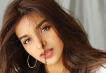 பொண்ணுன்னா இப்படித்தான் இருக்கணும்.. இணையத்தை மிரள விட்ட நிதி அகர்வால்..!