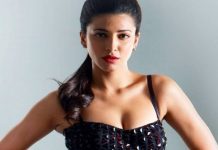 வெறும் உள்ளாடை மட்டும் அணிந்து புகைப்படம் வெளியிட்ட ஸ்ருதிஹாசன் ! ஷாக்கிங் PHOTO !