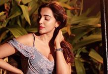 பார்வதி நாயரின் லேட்டஸ்ட் கிளாமர் புகைப்படங்களை பார்த்து கலாய்க்கும் ரசிகர்கள் !!