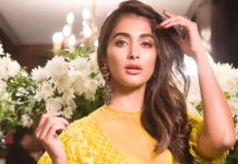 “பாத்து பாத்து லேசா நூல் விட்டு போச்சு…விழுந்துட போகுது” தளபதி 65 ஹீரோயின் பூஜா ஹெக்டேவின் Glamour Photos !