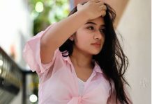 Tshirt – ஐ தூக்கி கட்டிக்கொண்டு போஸ் – ராட்சசன் ரவீனாவின் லேட்டஸ்ட் Glamour Photos !