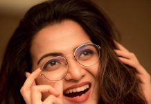 புடவையில் கியூட் போஸ் கொடுத்த படி புகைப்படங்களை வெளியிட்டு ரசிகர்களை திணறடித்த திவ்யதர்ஷினி!!