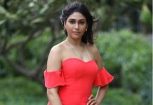 “இது Instagram-மா ? இல்ல Glamourgram-மா?” படு மோசமாக போஸ் கொடுத்த மனிஷா யாதவ் !