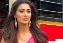 கிளாமரான நீச்சல் உடையில் ராய் லக்ஷ்மி வெளியிட்ட புகைப்படங்கள்..!