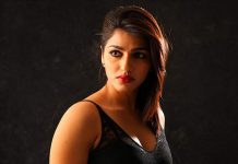 கடற்கரையில் மேக்கப் இல்லாமல் சுற்றிய நடிகை தன்ஷிகா!!