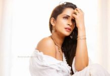 ஸ்டுடியோவில் கிளாமர் குத்தாட்டம் போட்ட சம்யுக்தா…!