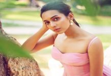 “இது உடம்பா இல்ல..?”- ஜகமே தந்திரம் பட நடிகையின் ஹாட் புகைப்படங்கள் !