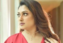 மாலதீவில் தலைகீழாக யோகா செய்யும் திருட்டு பயலே மாளவிகா.. சூட்டைக் கிளப்பிய வைரல் புகைப்படம்!!