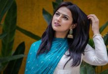 முன்னழகை காட்டி புகைப்படங்களை பதிவிட்டு இணையத்தை அலற விடும் “விக்ரம் வேதா” பட நடிகை !