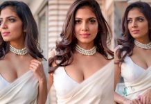 சேலையில் பின்னழகை காட்டி போஸ் கொடுத்தது கிறங்க வைத்த மாளவிகா மோகனன்!!