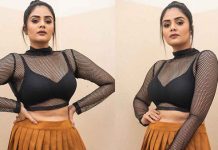 குட்டை ஆடையில் செம சூடான போஸ் கொடுத்த ஸ்ரீமுகி ஹாட் கிளிக்ஸ்!!