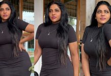 உடலோடு ஒட்டிய இறுக்கமான உடையில் முன்னழகை கும்முனு காட்டி இளசுகளின் தூக்கத்தை கெடுத்த ரேஷ்மா பசுப்புலேட்டி!!