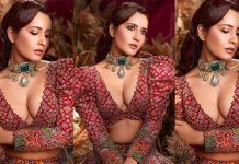 கவர்ச்சியில் ஜொலிக்கும் ராஷி கண்ணாவின் லேட்டஸ்ட் ஹாட் போட்டோஸ்!!