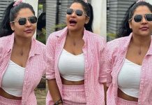 கட்டழகை நச்சுன்னு காட்டி செம போஸ் கொடுத்த ரேஷ்மா!!