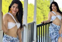 முன்னழகை எடுப்பா காட்டி செம ஹாட் போஸ் கொடுத்த திவ்யபாரதி!!