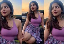 டைட் பணியனில் செம போஸ் கொடுத்த ஐஸ்வர்யா மேனன்!!