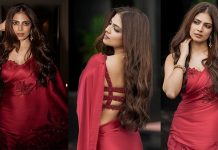 ட்ரான்ஸ்பரண்ட் சேலையில் தக தகன்னு மின்னும் மாளவிகா மோகனனின் நச் கிளிக்ஸ்!!