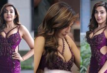 கடற்கரையில் உச்சக்கட்ட கவர்ச்சியில் போஸ் கொடுத்த பார்வதி நாயர்!!