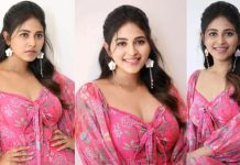 குட்டை கவுனில் நடிகை அஞ்சலி கொடுத்த ஹாட் போஸ்!!