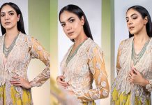 அந்த இடத்துல ஓப்பனாக விட்டு முன்னழகை காட்டி சுண்டியிழுத்த ரித்து வர்மா!!