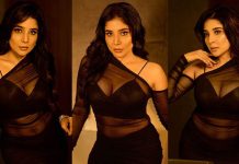 ட்ரான்ஸ்பரென்ட் உடையில் பாத்டப்பில் உச்சகட்ட கவர்ச்சி காட்டிய சாக்ஷி அகர்வால்!!